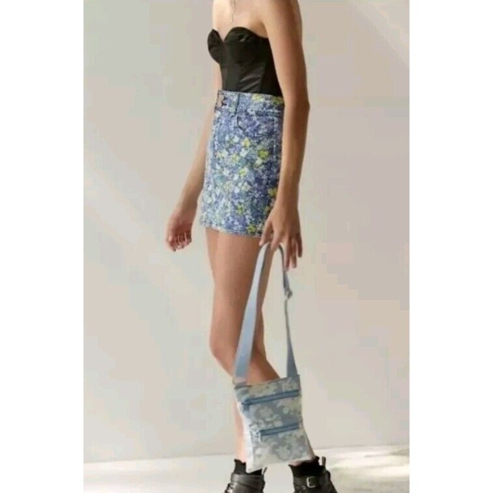 Laura Ashley & UO URBAN OUTFITTERS Denim Blue Floral Mini Jean Skirt Medium